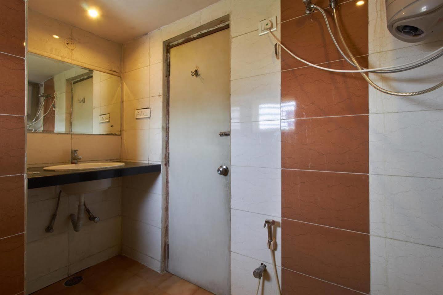 Fabhotel Royal Residency II - Nr Lakdikapul Metro Station Haydarabad Dış mekan fotoğraf
